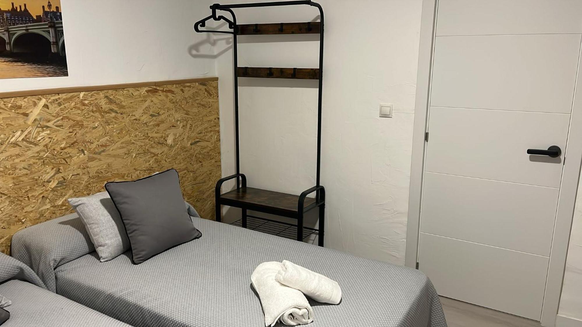 Hostal Nv Airport - Malaga — Photos 3